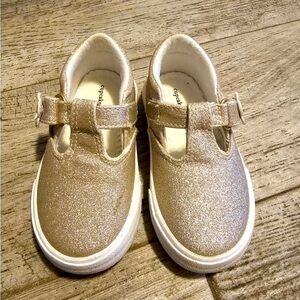Cupcakes and cashmere silver gold sparkle toddler girls shoes size 5 like new